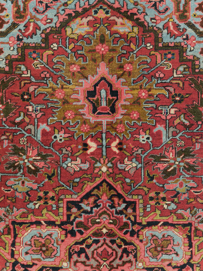 Vintage Persian Heriz Accent Carpet, No.30401 - Galerie Shabab