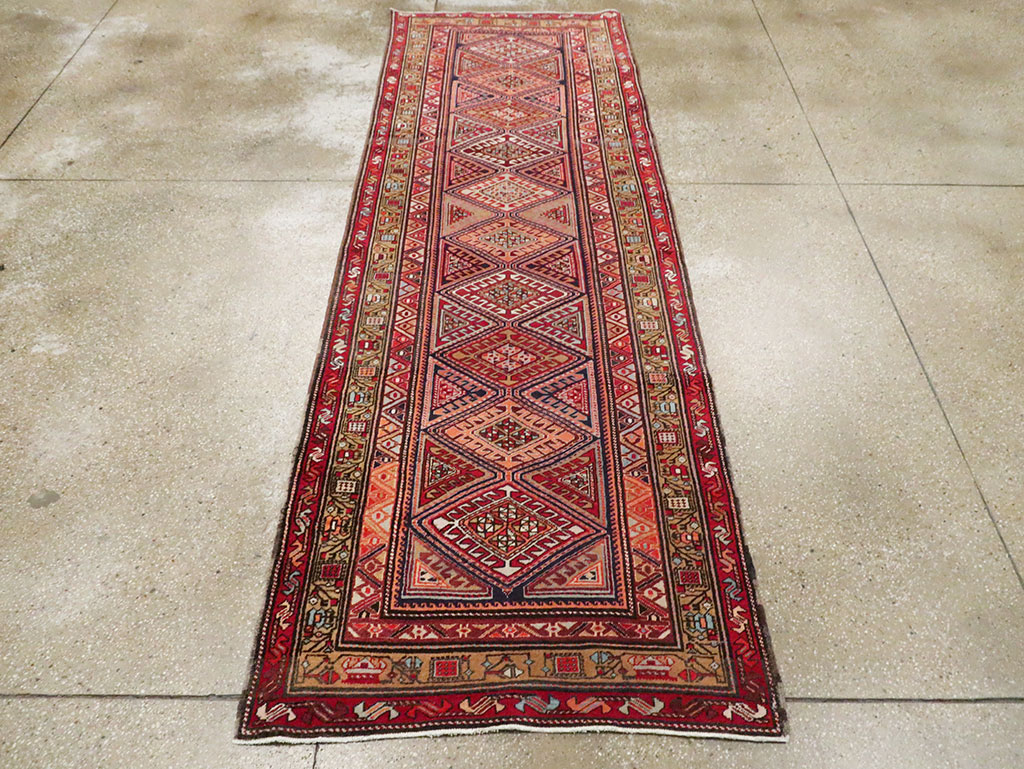 Vintage Persian Northwest Runner, No.30414 - Galerie Shabab