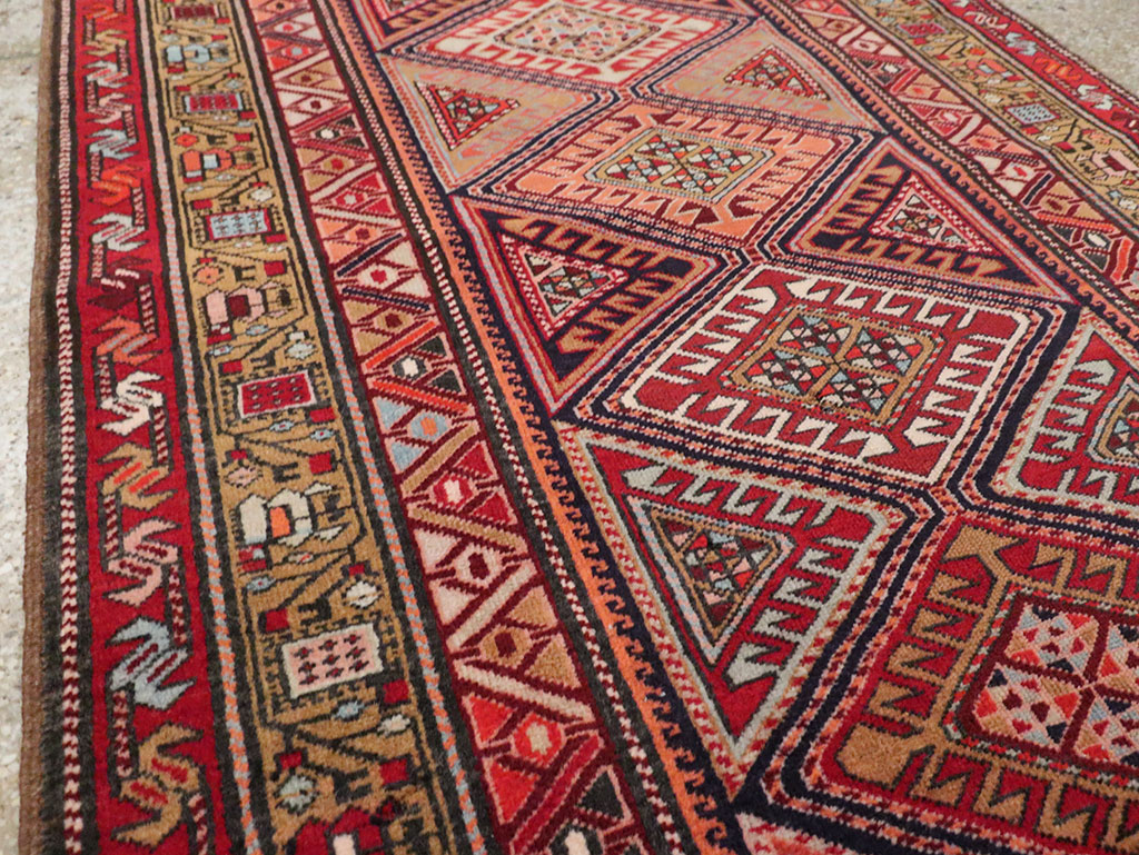 Vintage Persian Northwest Runner, No.30414 - Galerie Shabab