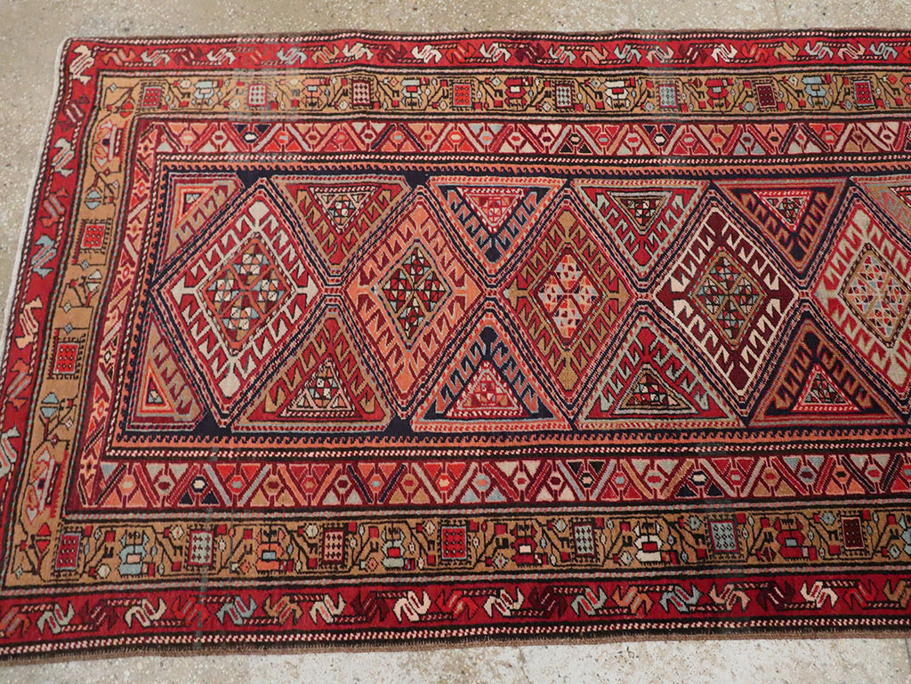 Vintage Persian Northwest Runner, No.30414 - Galerie Shabab