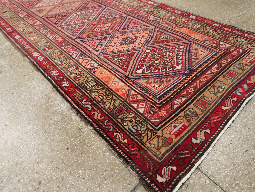 Vintage Persian Northwest Runner, No.30414 - Galerie Shabab