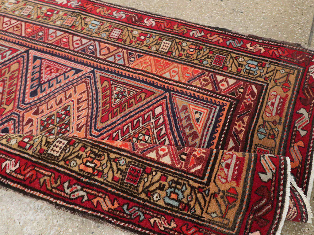 Vintage Persian Northwest Runner, No.30414 - Galerie Shabab