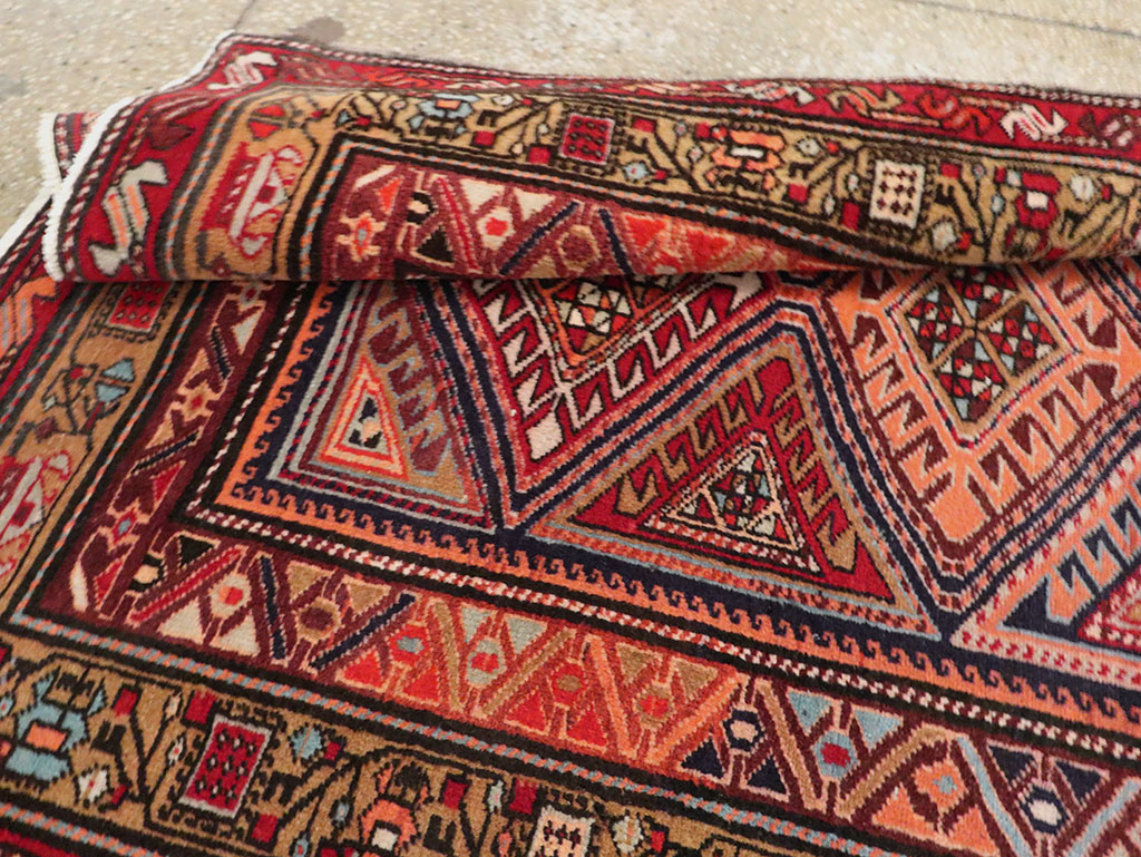 Vintage Persian Northwest Runner, No.30414 - Galerie Shabab