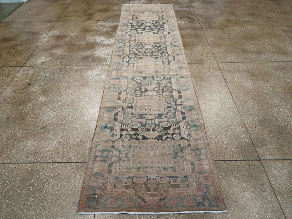 Vintage Persian Malayer Long Runner, No.30415 - Galerie Shabab