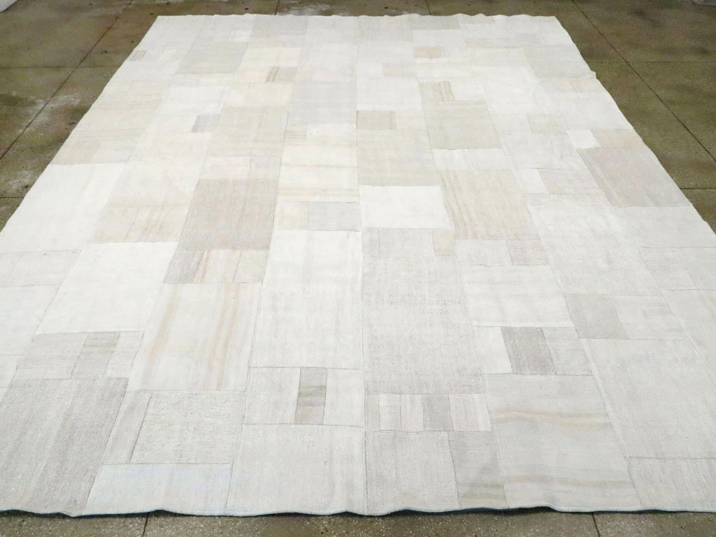 Contemporary Turkish Flatweave Kilim Room Size Carpet, No.30428 - Galerie Shabab