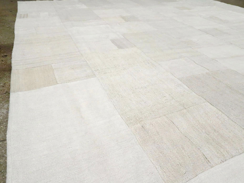 Contemporary Turkish Flatweave Kilim Room Size Carpet, No.30428 - Galerie Shabab