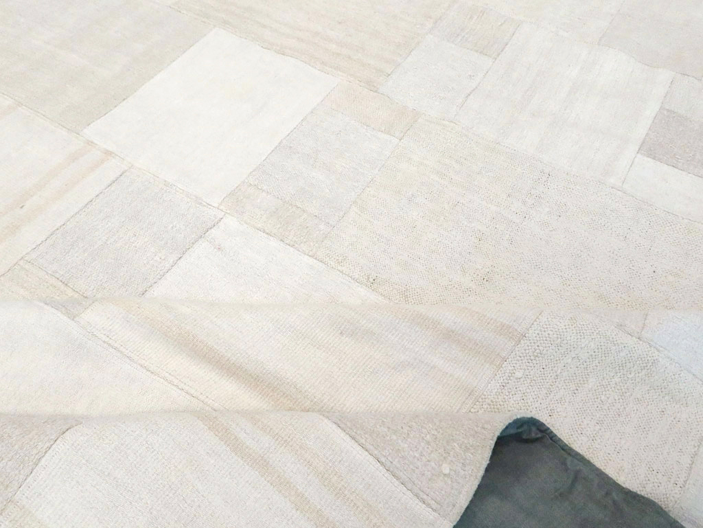Contemporary Turkish Flatweave Kilim Room Size Carpet, No.30428 - Galerie Shabab