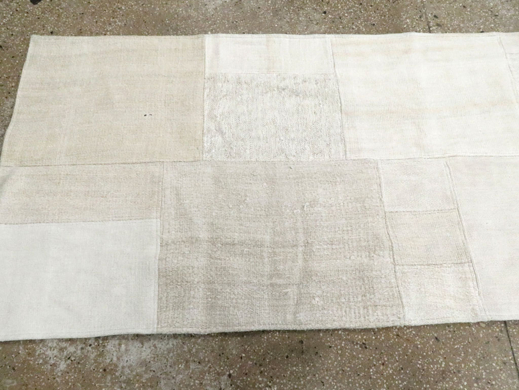 Modern Turkish Flatweave Runner, No.30430 - Galerie Shabab