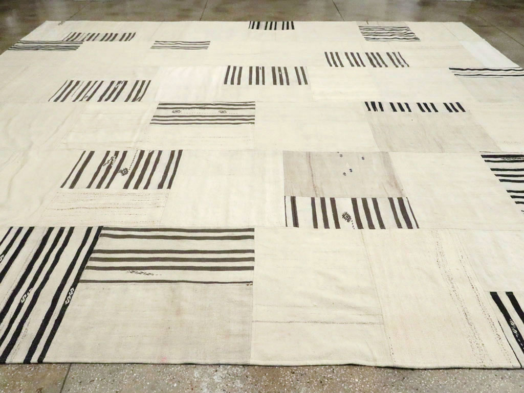Contemporary Turkish Flatweave Kilim, No.30434 - Galerie Shabab