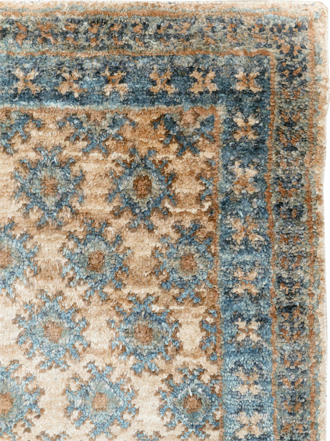 Vintage Turkish Oushak Accent Rug, No.30440 - Galerie Shabab