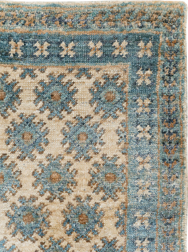 Vintage Turkish Oushak Accent Rug, No.30440 - Galerie Shabab