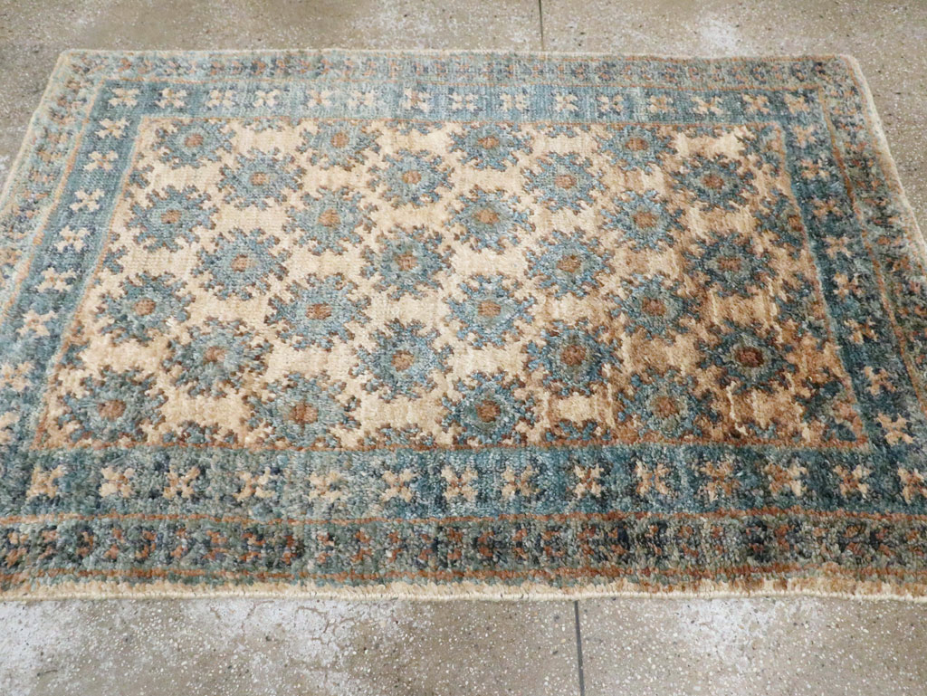 Vintage Turkish Oushak Accent Rug, No.30440 - Galerie Shabab