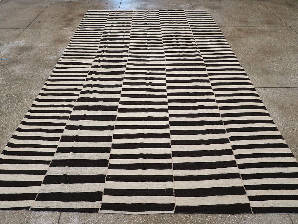 Modern Persian Flatweave Kilim Gallery Carpet, No.30455 - Galerie Shabab