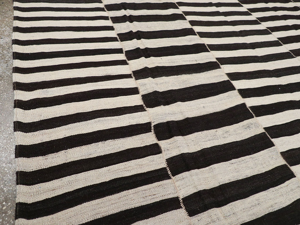 Modern Persian Flatweave Kilim Gallery Carpet, No.30455 - Galerie Shabab