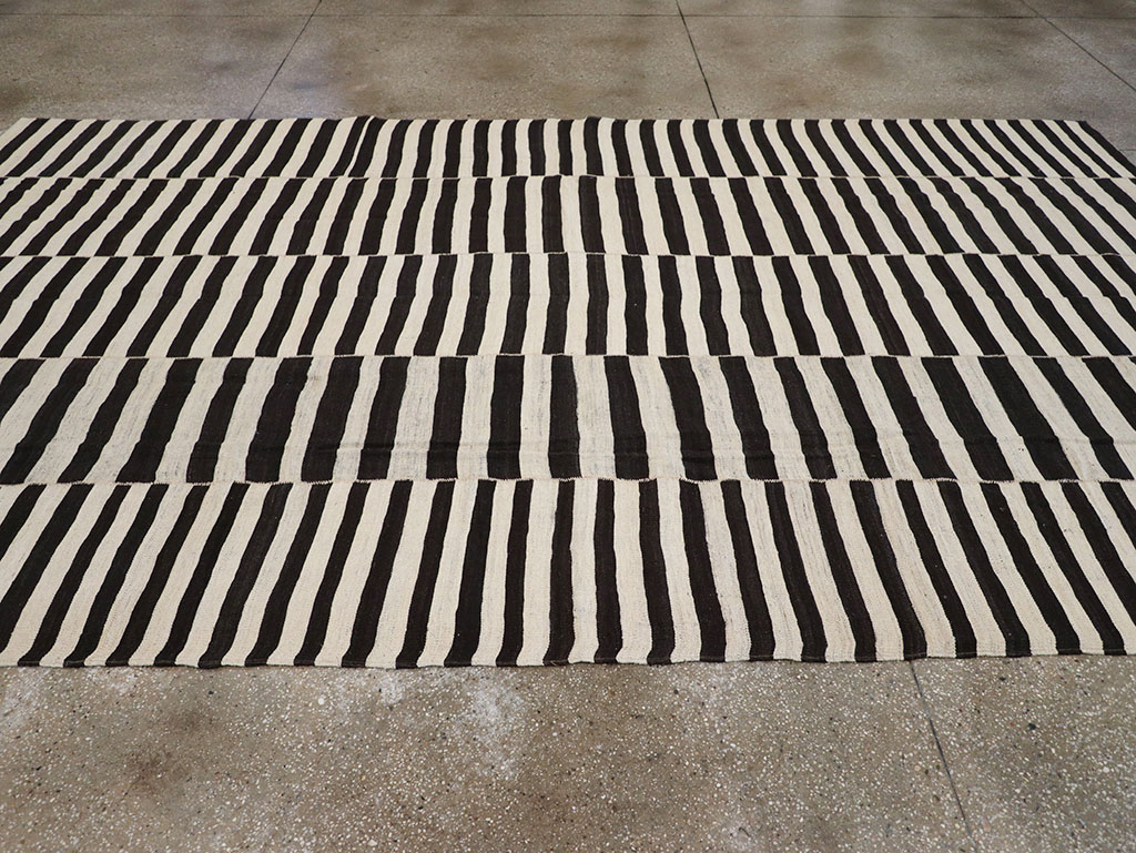 Modern Persian Flatweave Kilim Gallery Carpet, No.30455 - Galerie Shabab