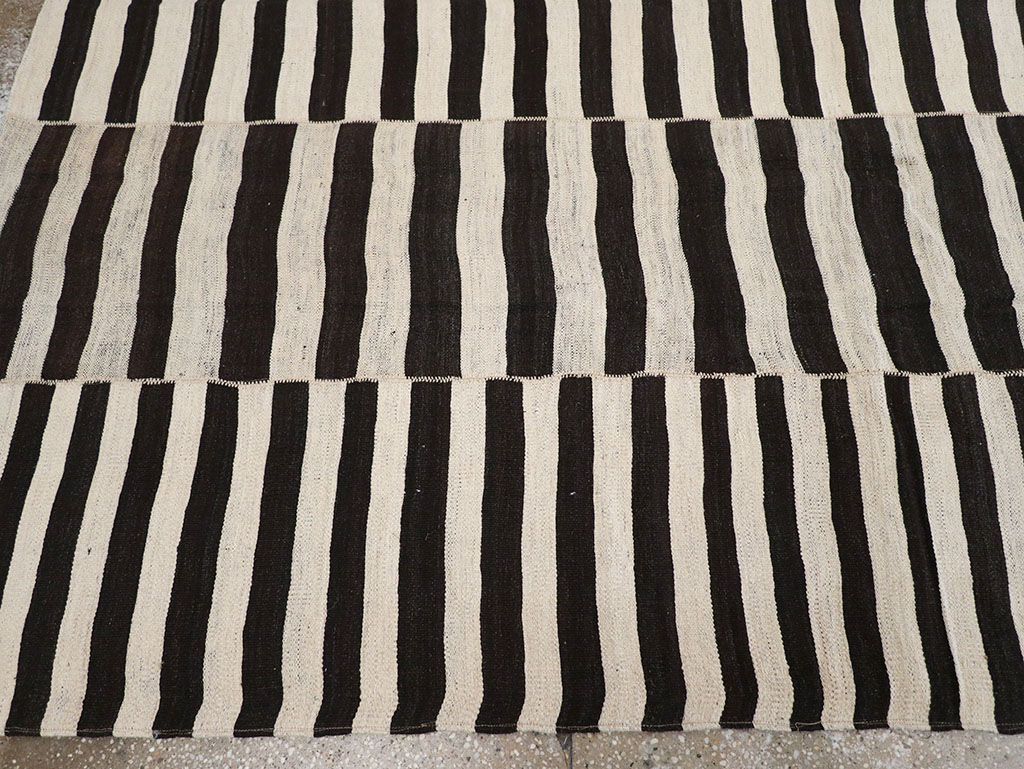 Modern Persian Flatweave Kilim Gallery Carpet, No.30455 - Galerie Shabab