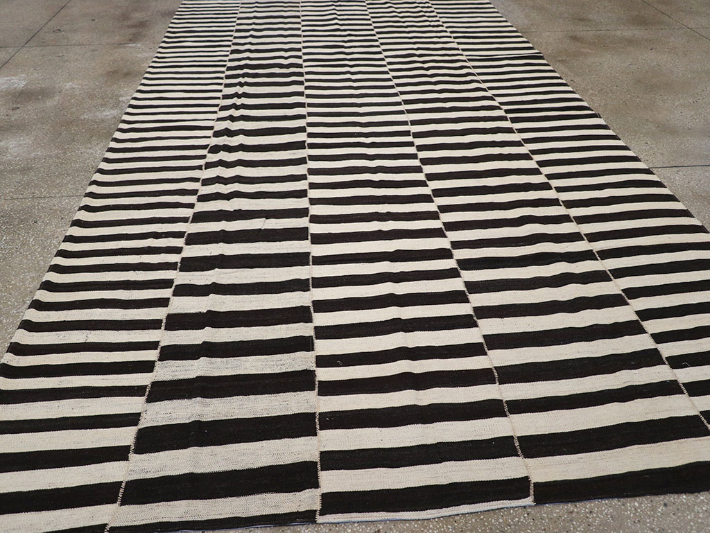 Modern Persian Flatweave Kilim Gallery Carpet, No.30455 - Galerie Shabab