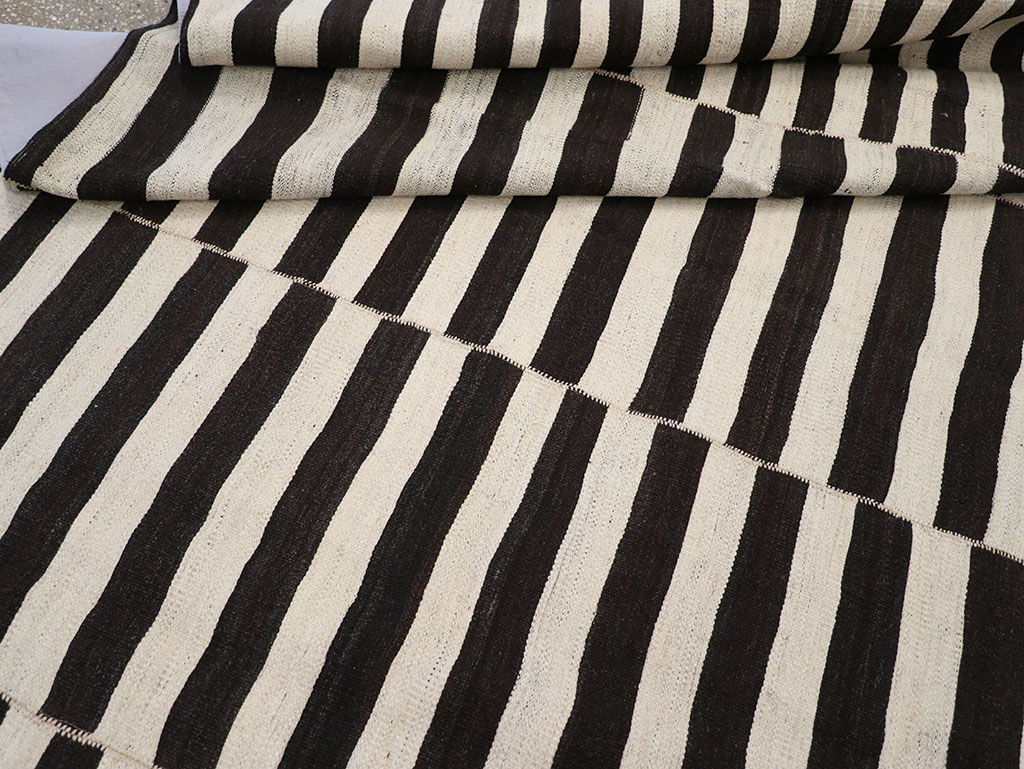 Modern Persian Flatweave Kilim Gallery Carpet, No.30455 - Galerie Shabab