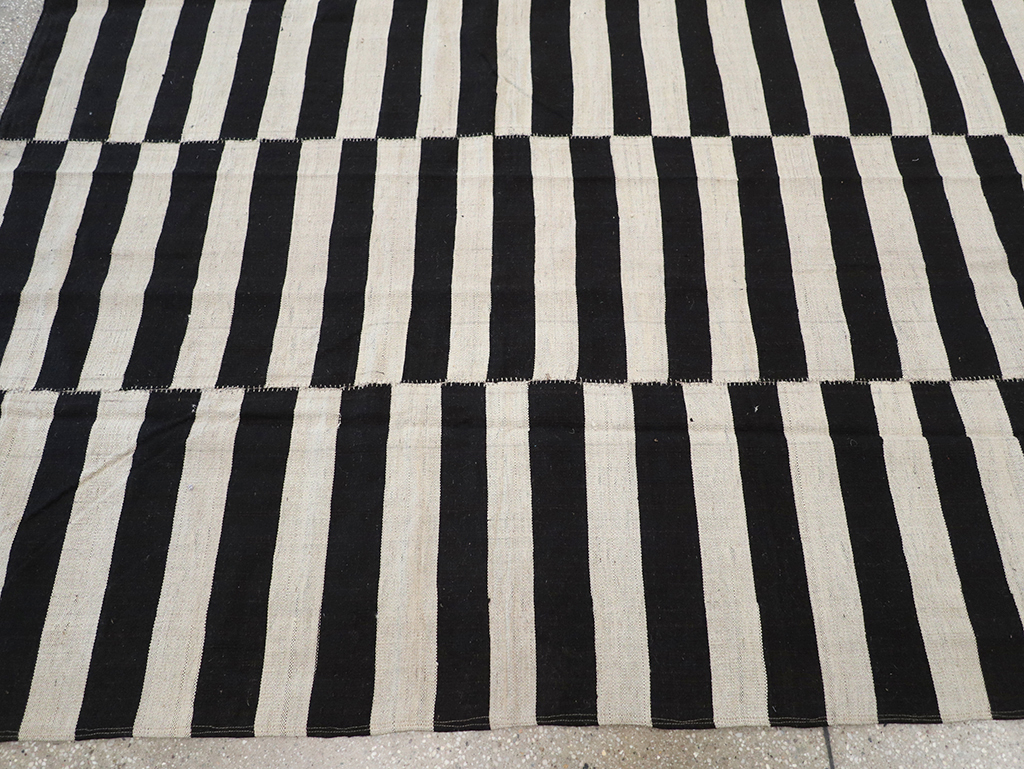 Modern Persian Flatweave Kilim Room Size Carpet, No.30456 - Galerie Shabab