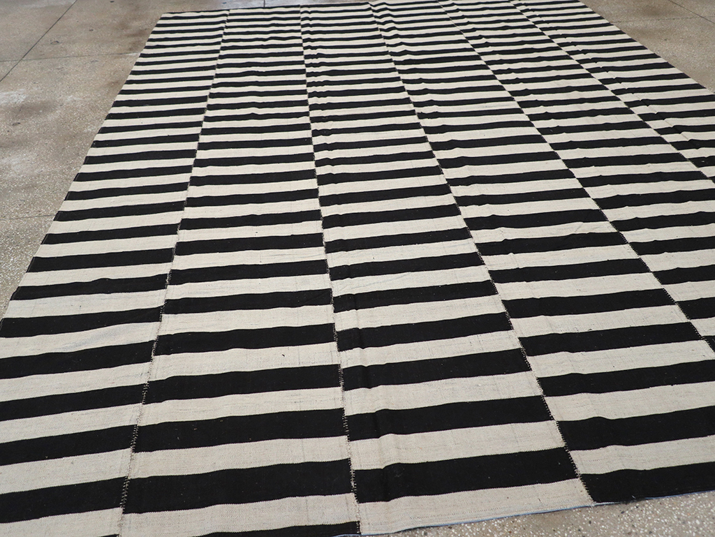 Modern Persian Flatweave Kilim Room Size Carpet, No.30456 - Galerie Shabab