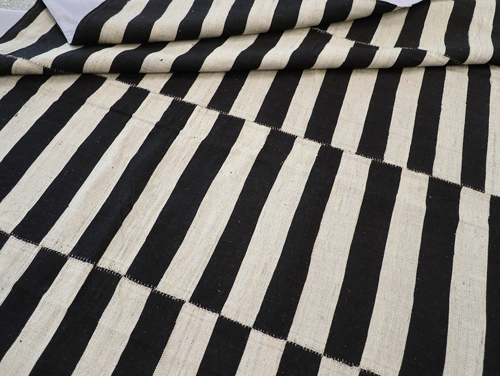 Modern Persian Flatweave Kilim Room Size Carpet, No.30456 - Galerie Shabab