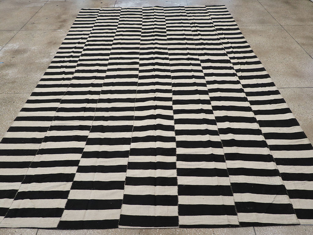 Modern Persian Flatweave Kilim Room Size Carpet, No.30457 - Galerie Shabab