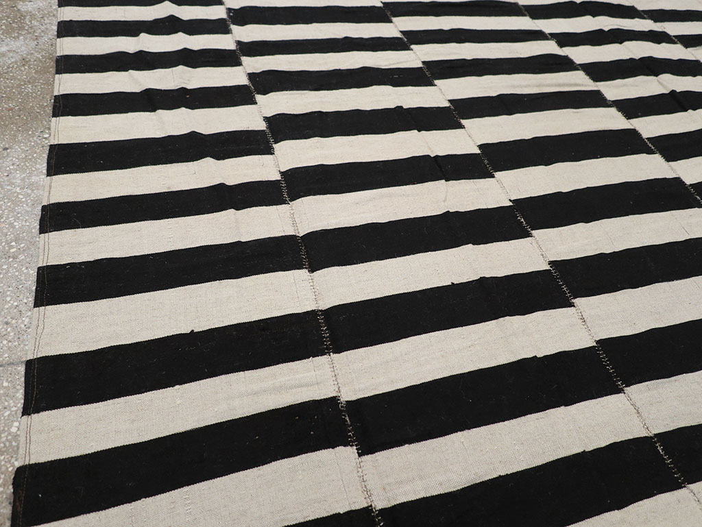 Modern Persian Flatweave Kilim Room Size Carpet, No.30457 - Galerie Shabab