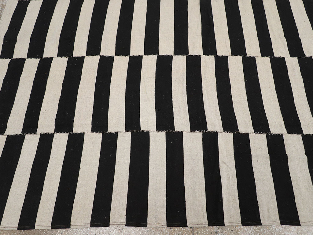 Modern Persian Flatweave Kilim Room Size Carpet, No.30457 - Galerie Shabab