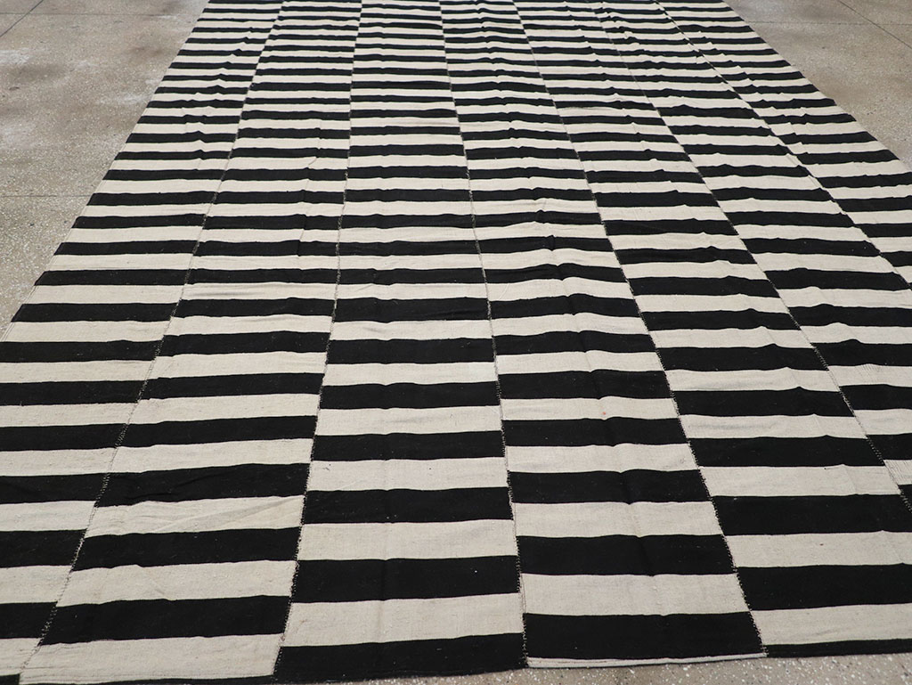 Modern Persian Flatweave Kilim Room Size Carpet, No.30457 - Galerie Shabab