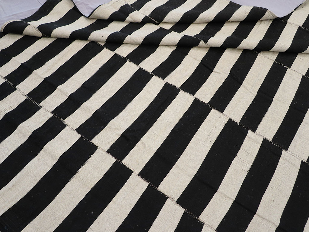 Modern Persian Flatweave Kilim Room Size Carpet, No.30457 - Galerie Shabab