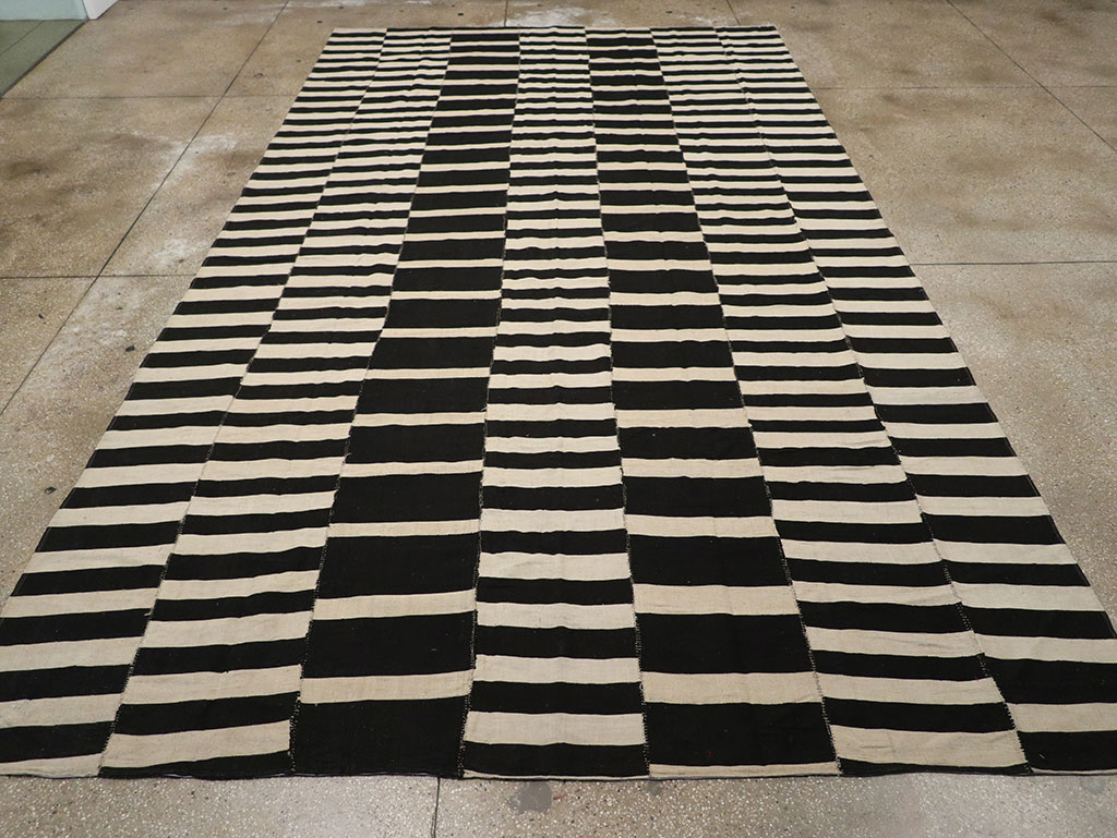 Modern Persian Flatweave Kilim Gallery Carpet, No.30458 - Galerie Shabab