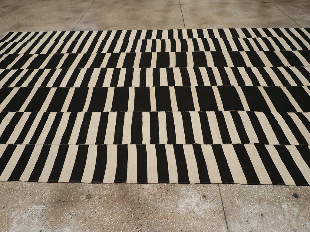 Modern Persian Flatweave Kilim Gallery Carpet, No.30458 - Galerie Shabab