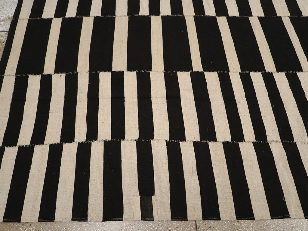 Modern Persian Flatweave Kilim Gallery Carpet, No.30458 - Galerie Shabab