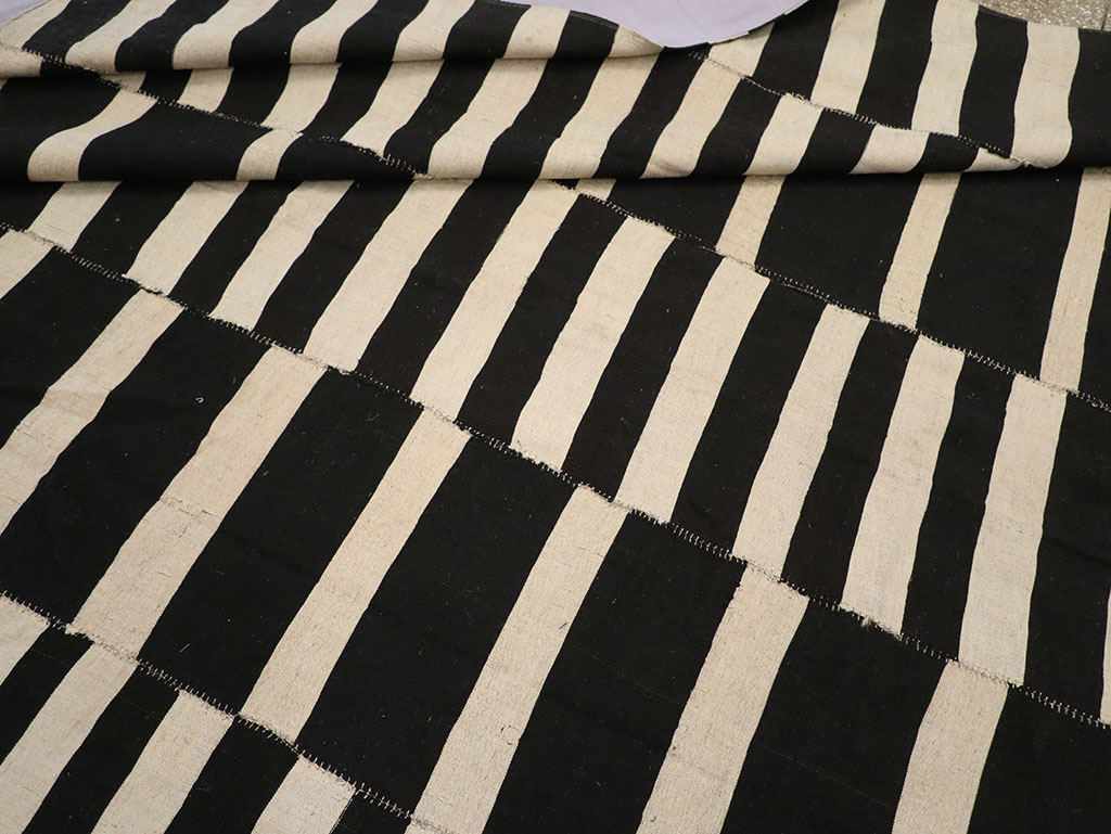 Modern Persian Flatweave Kilim Gallery Carpet, No.30458 - Galerie Shabab