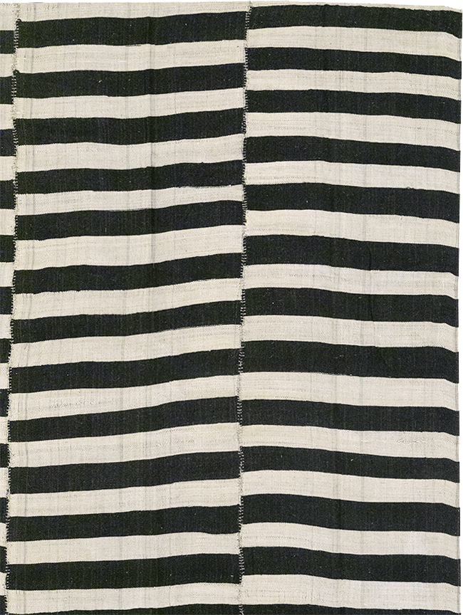 Vintage Persian Flatweave Kilim Room Size Carpet, No.30459 - Galerie Shabab