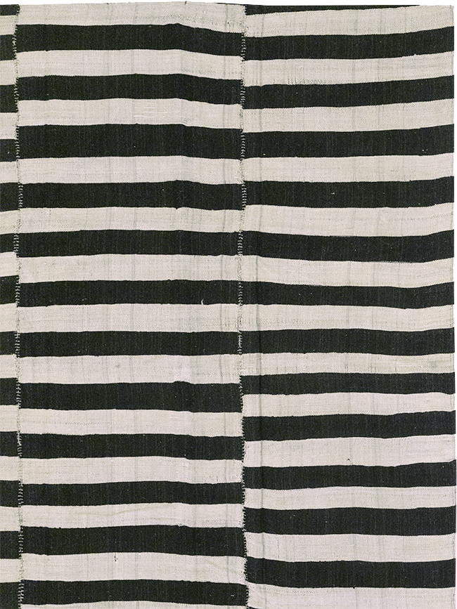 Vintage Persian Flatweave Kilim Room Size Carpet, No.30459 - Galerie Shabab