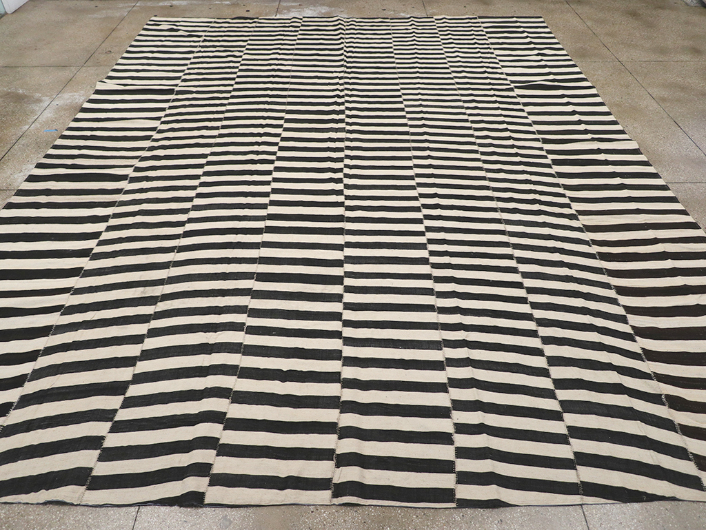 Vintage Persian Flatweave Kilim Large Room Size Carpet, No.30460 - Galerie Shabab