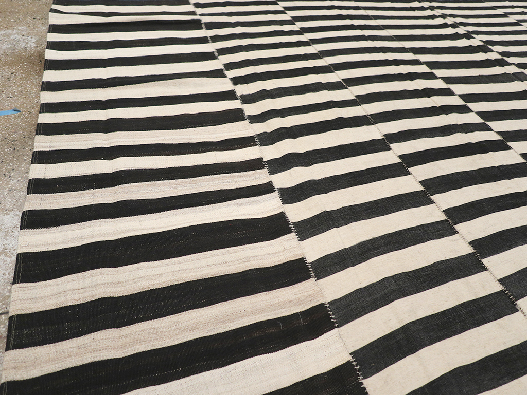 Vintage Persian Flatweave Kilim Large Room Size Carpet, No.30460 - Galerie Shabab