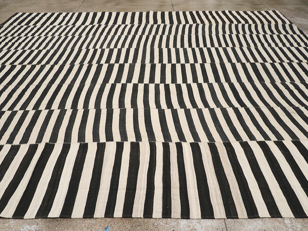 Vintage Persian Flatweave Kilim Large Room Size Carpet, No.30460 - Galerie Shabab