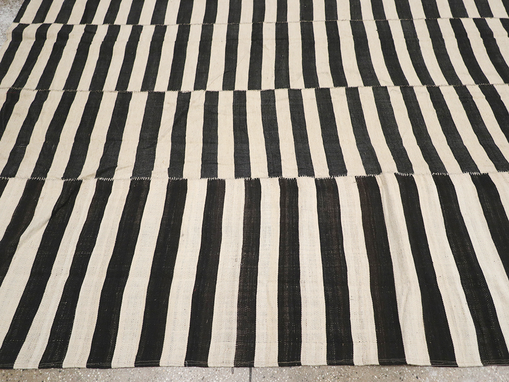 Vintage Persian Flatweave Kilim Large Room Size Carpet, No.30460 - Galerie Shabab