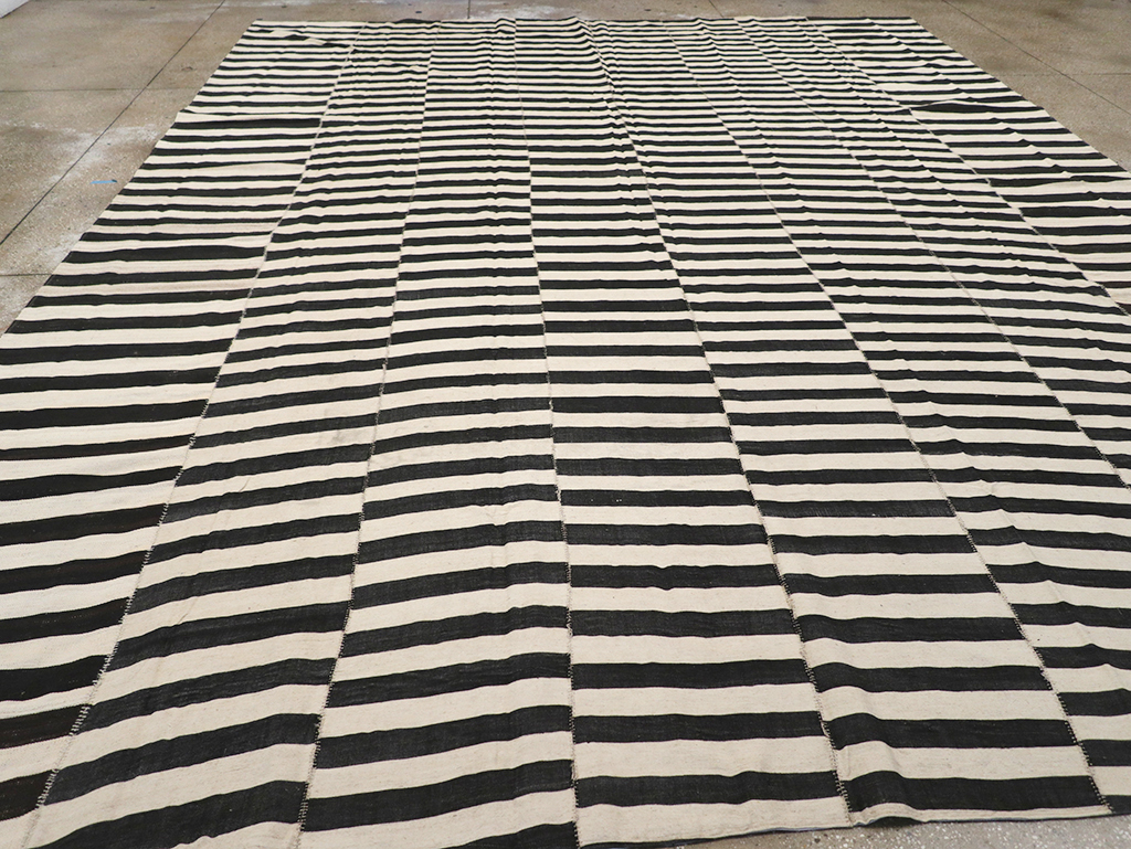 Vintage Persian Flatweave Kilim Large Room Size Carpet, No.30460 - Galerie Shabab