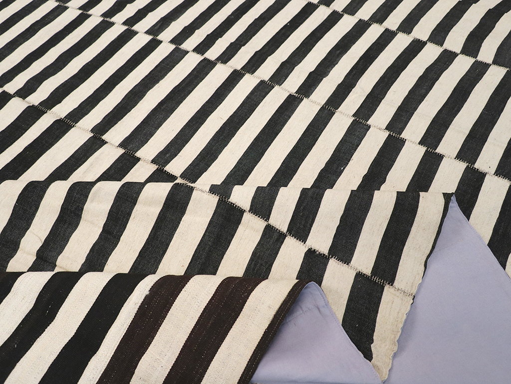 Vintage Persian Flatweave Kilim Large Room Size Carpet, No.30460 - Galerie Shabab