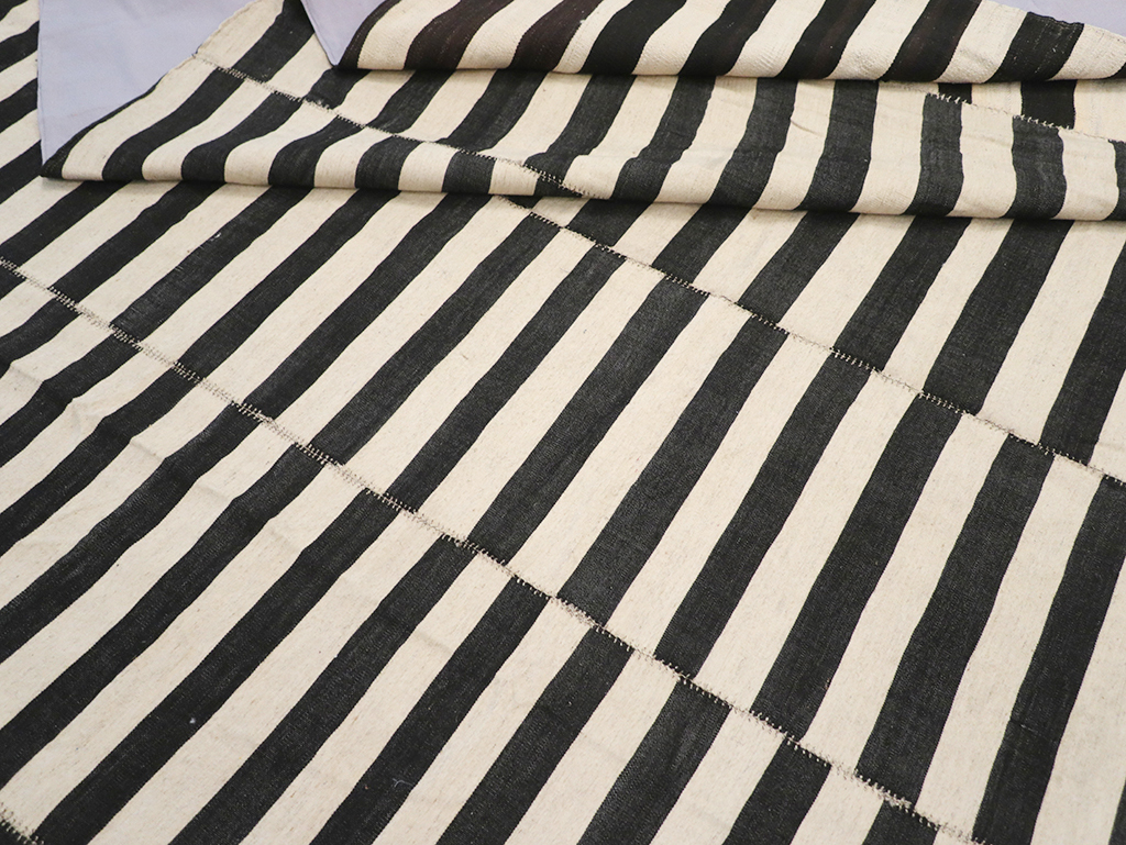 Vintage Persian Flatweave Kilim Large Room Size Carpet, No.30460 - Galerie Shabab