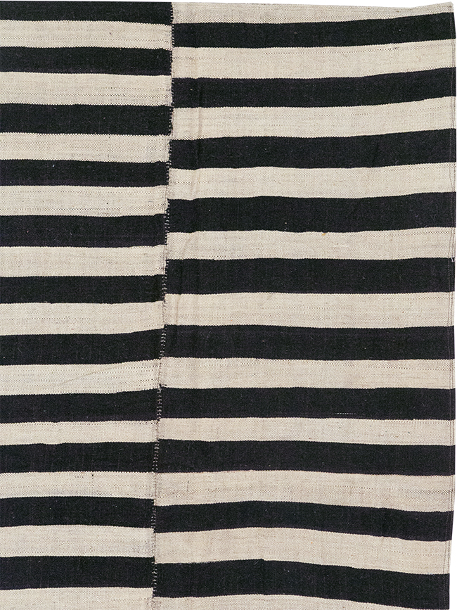 Vintage Persian Flatweave Kilim Small Room Size Carpet, No.30462 - Galerie Shabab