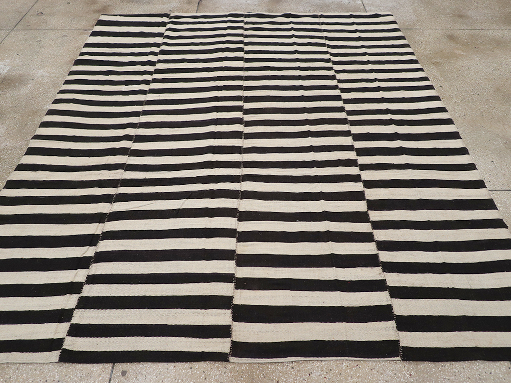 Vintage Persian Flatweave Kilim Small Room Size Carpet, No.30462 - Galerie Shabab