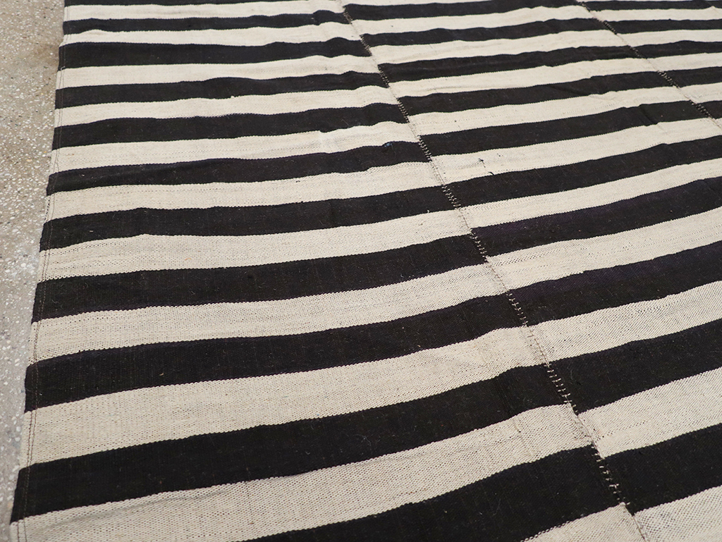 Vintage Persian Flatweave Kilim Small Room Size Carpet, No.30462 - Galerie Shabab