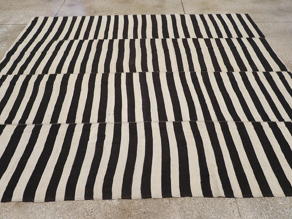 Vintage Persian Flatweave Kilim Small Room Size Carpet, No.30462 - Galerie Shabab