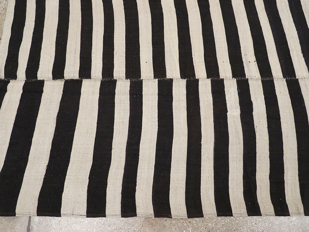 Vintage Persian Flatweave Kilim Small Room Size Carpet, No.30462 - Galerie Shabab