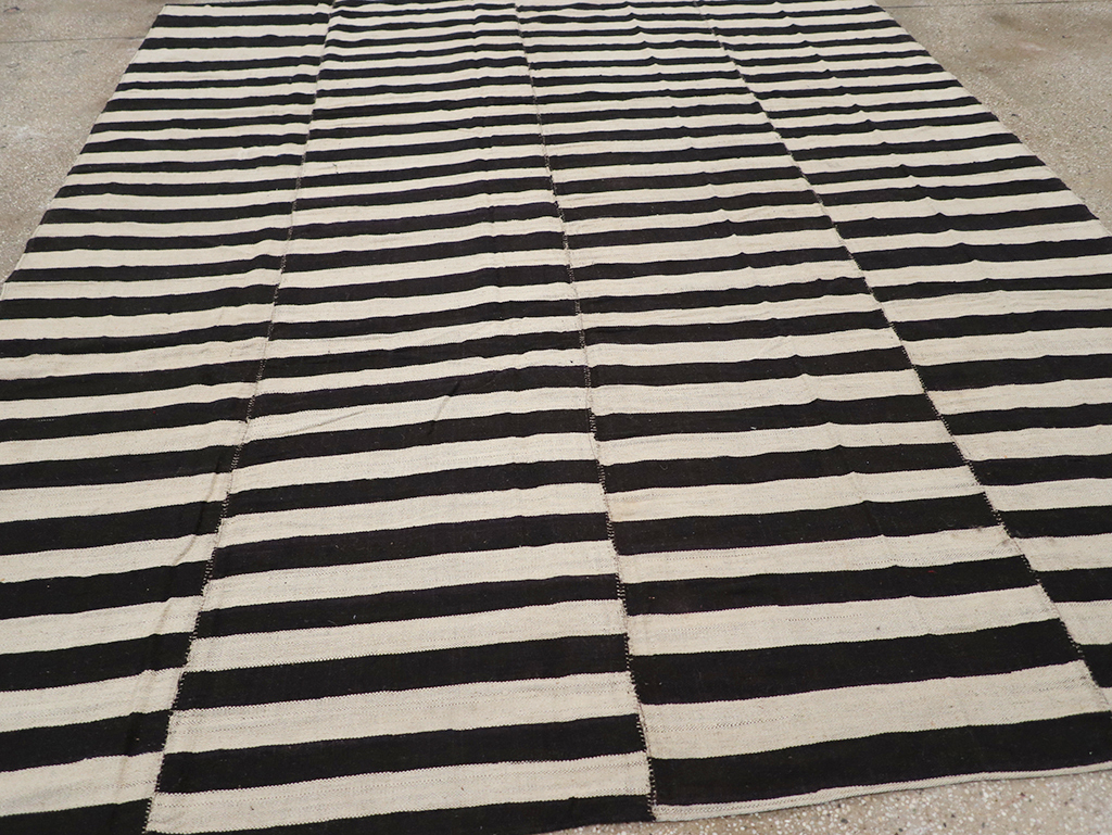 Vintage Persian Flatweave Kilim Small Room Size Carpet, No.30462 - Galerie Shabab