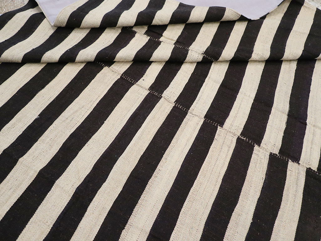 Vintage Persian Flatweave Kilim Small Room Size Carpet, No.30462 - Galerie Shabab